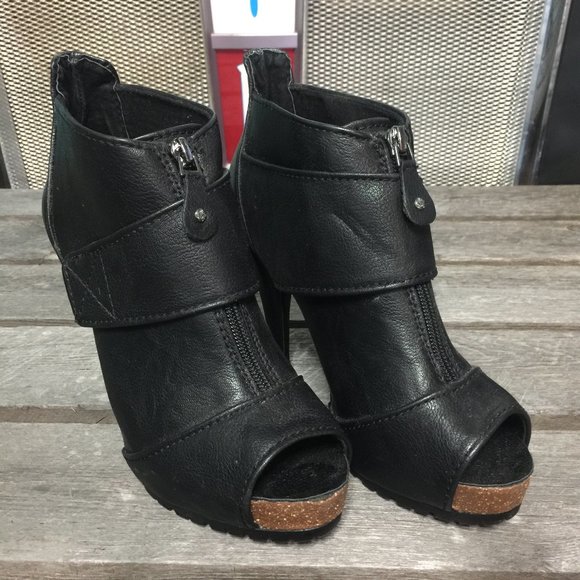 vera wang peep toe booties